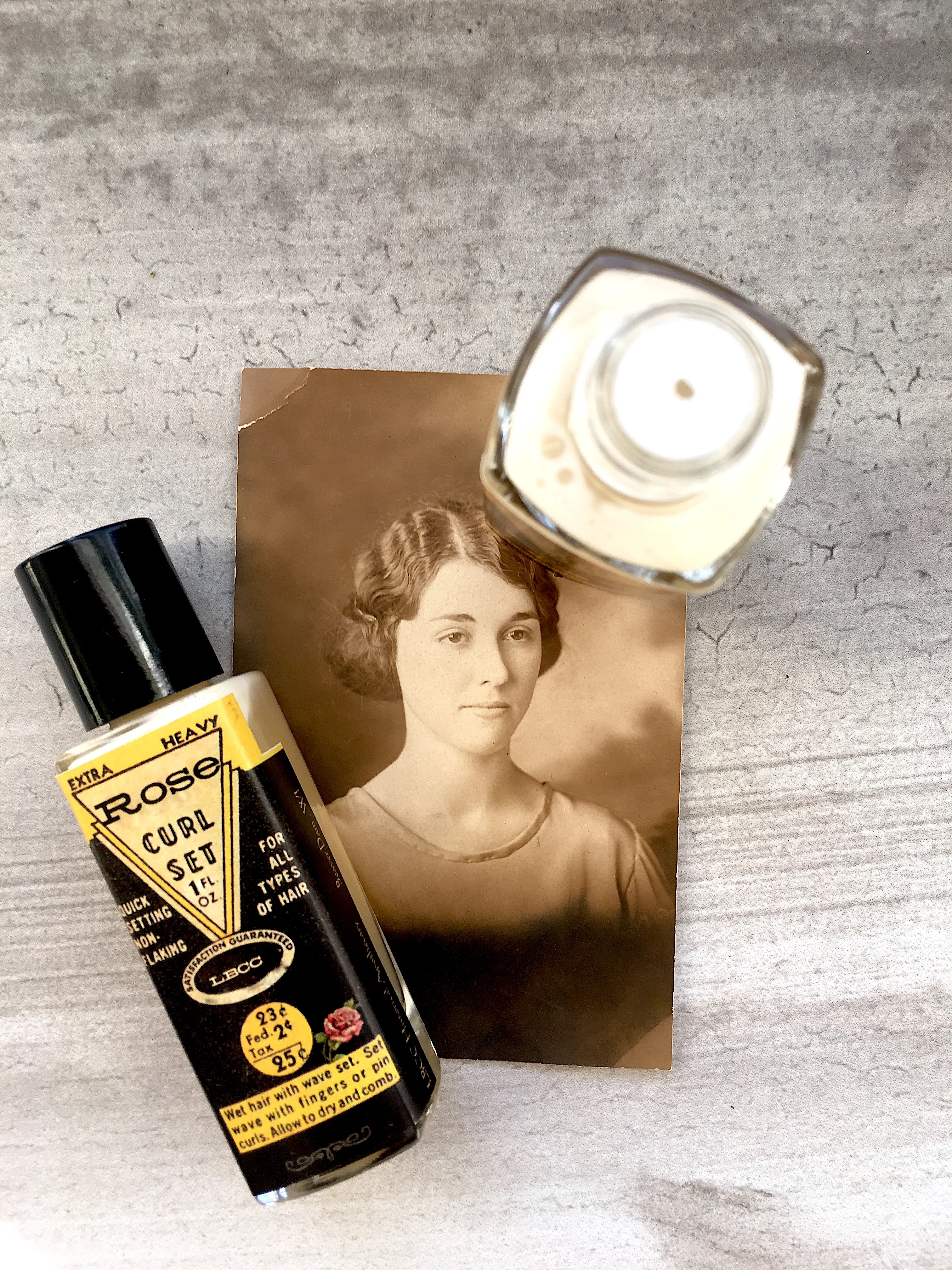 1930's Rose Curling Set Natural Hairspray - Image 4
