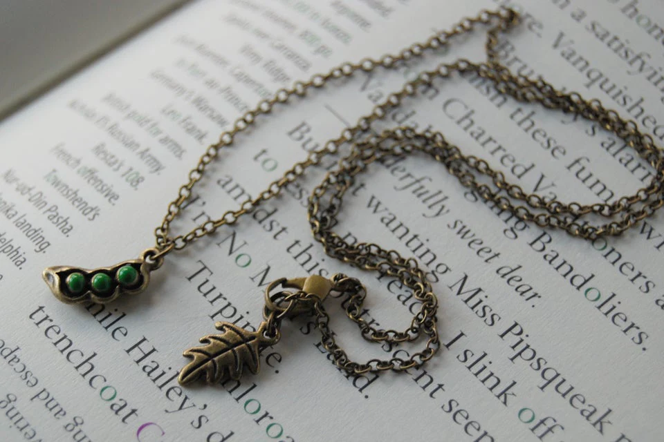 Three Peas in a Pod Necklace - Image 3