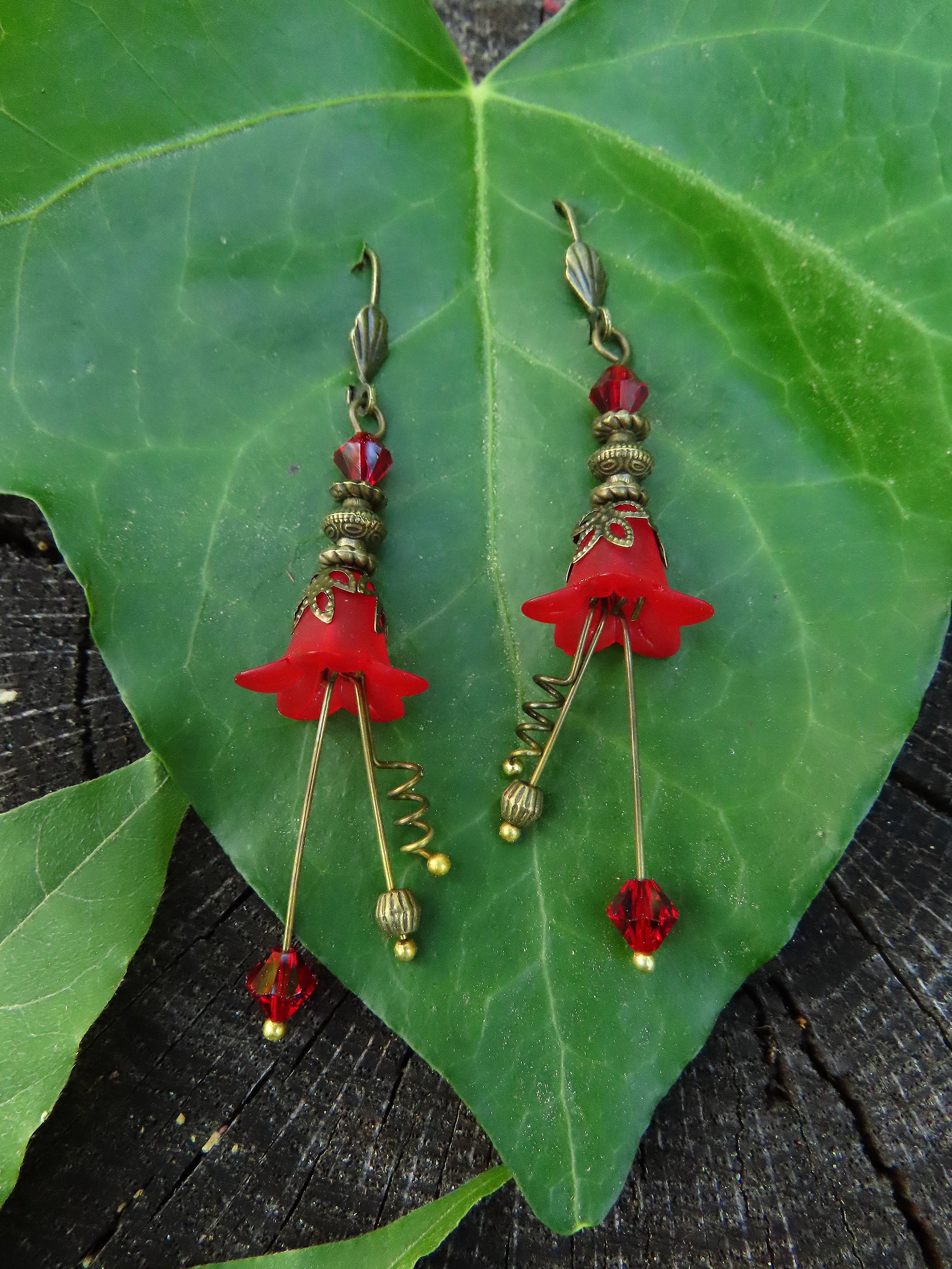 Red Lucite Flower Earrings - Image 5